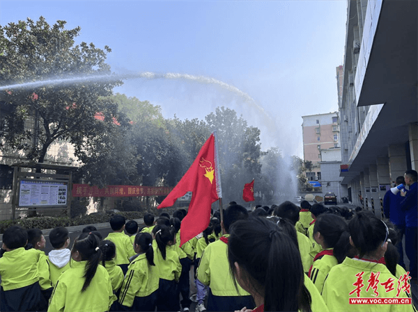 走進(jìn)消防隊(duì) 致敬火焰藍(lán) 蒸湘區(qū)實(shí)驗(yàn)小學(xué)開展消防安全教育活動(dòng)(圖3)