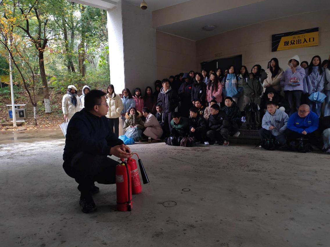 長沙民政職院開展滅火器實操培訓活動(圖3)