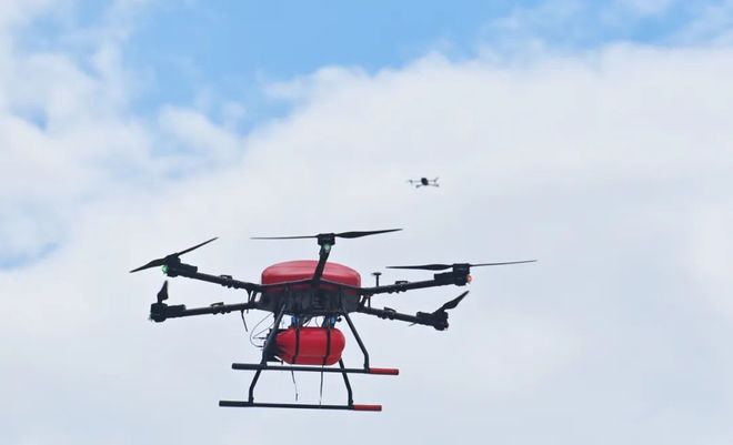 南安這場科技盛宴太酷了！機(jī)器狗扛滅火器、無人機(jī)1分鐘滅火、機(jī)器人跳舞迎賓……(圖4)